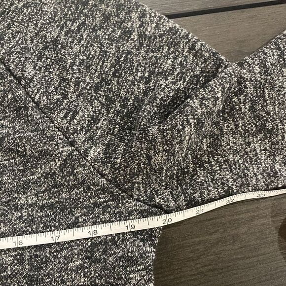 Fabletics large long sleeve cropped sweater crew neck - Picture 6 of 7